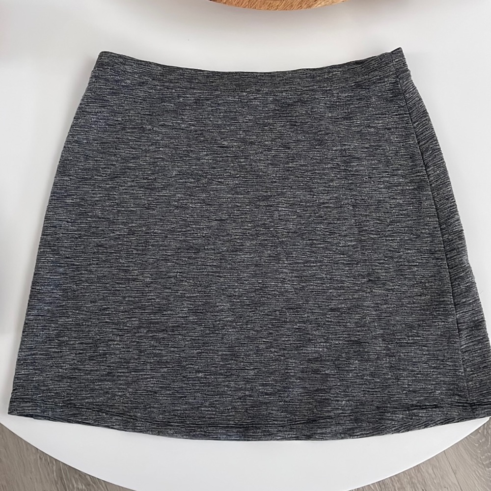 Neesha skirt. NWOT, Size Small